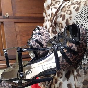 Women lightly worn Heels